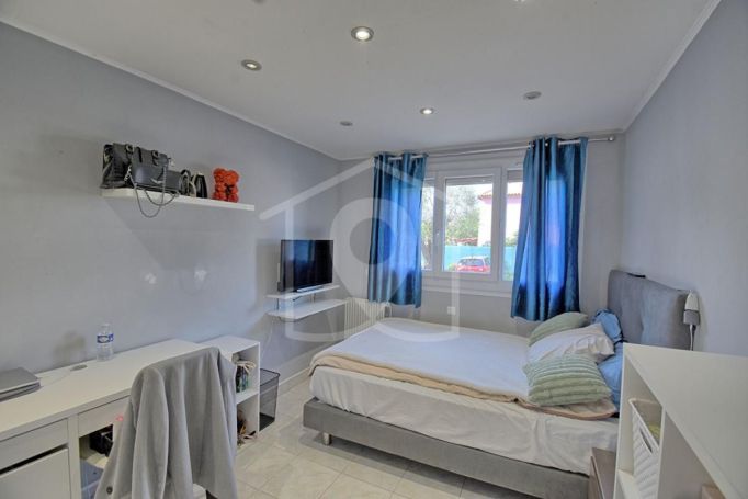 A louer APPARTEMENT T3 58 M2 TERRASSE BORD DE MER ANTIBES