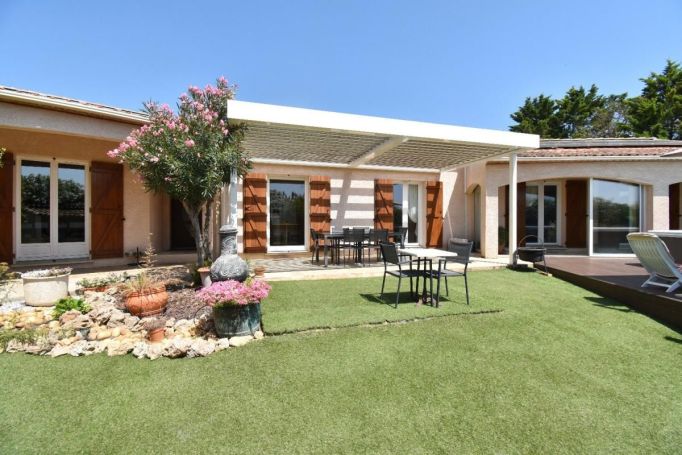A louer MAISON  6 PIECES 183 M2 BORD DE MER MEZE