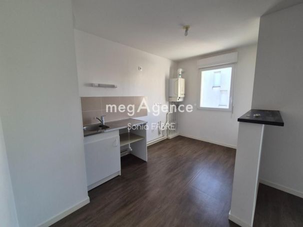 A louer APPARTEMENT T3 64 M2  REZE