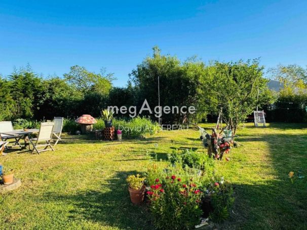 A vendre A proximitÃ© des plages entre Saint Sauveur et les sapins 85350 L Ile D Yeu