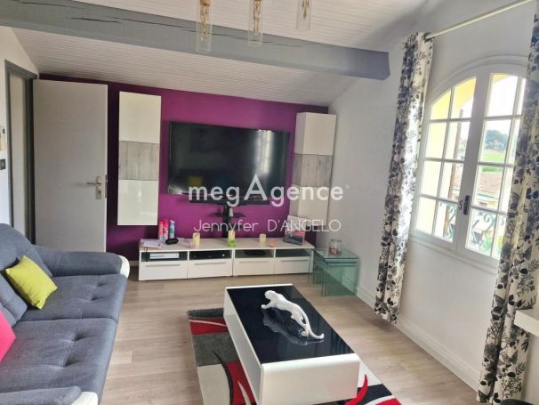 A louer APPARTEMENT DUPLEX T6 184 M2 TERRASSE BORD DE MER SANARY SUR MER
