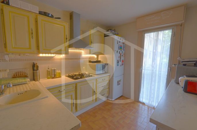 A louer APPARTEMENT T2 54 M2 BORD DE MER ANTIBES