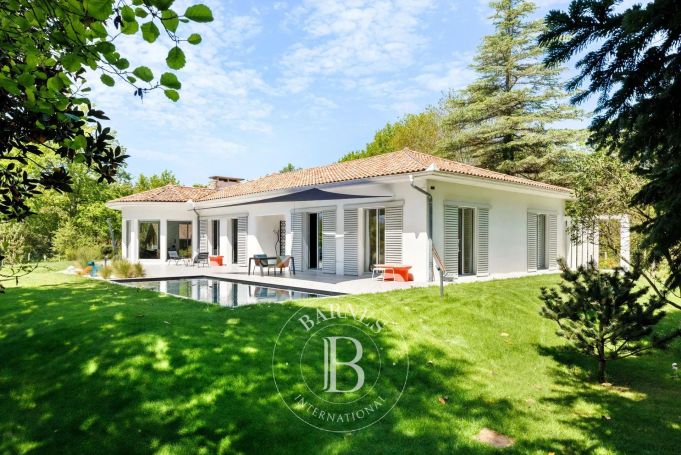 A vendre MAISON 5 pieces 200 m² RENOVEE PLAIN-PIED AVEC PISCINE LEON
