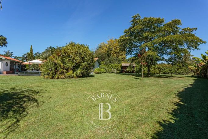 A vendre charmante maison 7 pieces 240 m² TARNOS PLAGE