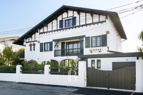 TRES BELLE MAISON BASQUE 9 PIECES 290 M² BIARRITZ