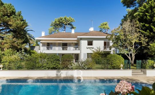 JOLIE MAISON 6 PIECES 260 M² ANGLET CHIBERTA