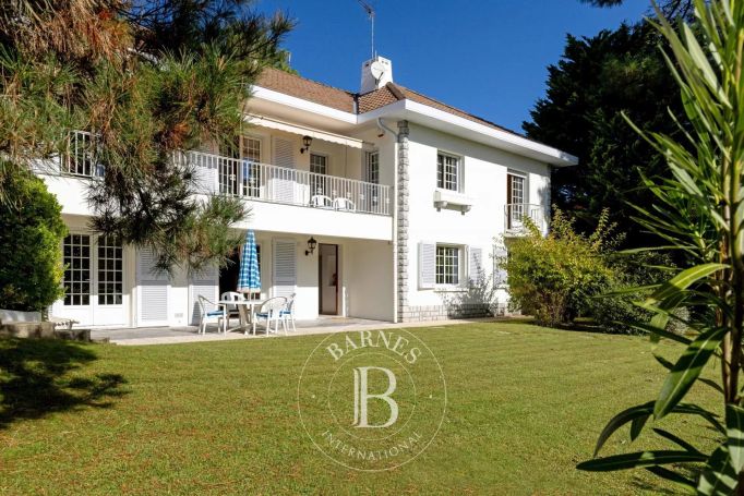 A vendre JOLIE MAISON 6 PIECES 260 M² ANGLET CHIBERTA