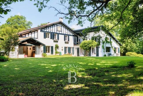 belle MAISON DE FAMILLE 11 PIECES 460 M² SUR 2,6 HECTARES  BAYONNE