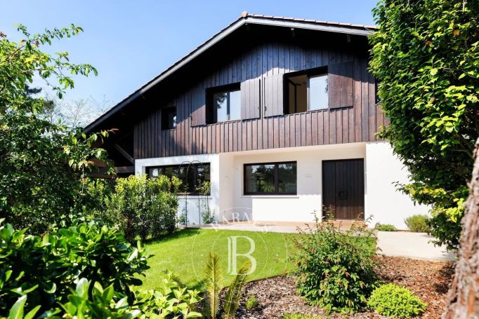 A vendre MAGNIFIQUE MAISON CONTEMPORAINE 310 M² ANGLET CHIBERTA