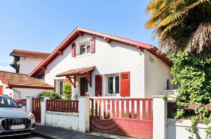 A vendre CHARMANTE MAISON 5 PIECES 161 M² SECTEUR LES ARENES BAYONNE