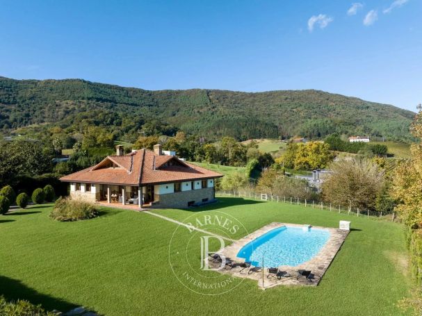 A louer MAISON  424 M2 BORD DE MER SAN SEBASTIáN