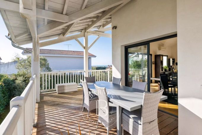 A vendre CHARMANTE MAISON 5 PIECES 127 M² APERCU MER BIDART