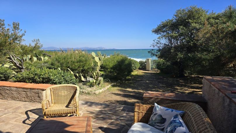 A louer MAISON  7 PIECES 200 M2 PIEDS DANS L'EAU LES ISSAMBRES