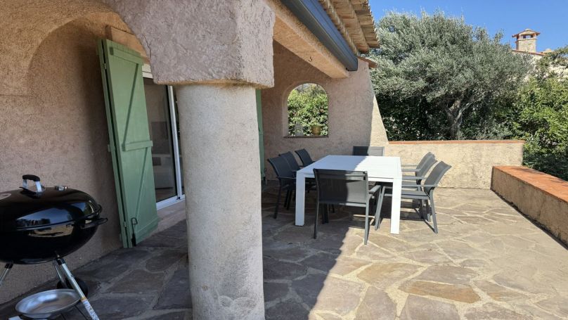 A louer MAISON  7 PIECES 200 M2 PIEDS DANS L'EAU LES ISSAMBRES