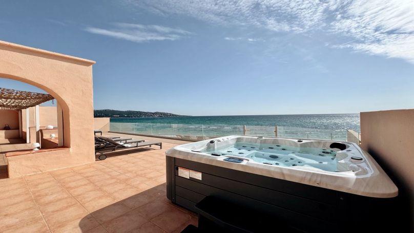 A louer MAISON  6 PIECES 165 M2 PIEDS DANS L'EAU SAINTE MAXIME