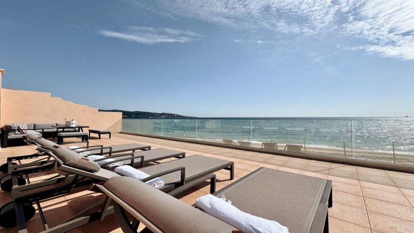 A louer MAISON  6 PIECES 165 M2 PIEDS DANS L'EAU SAINTE MAXIME