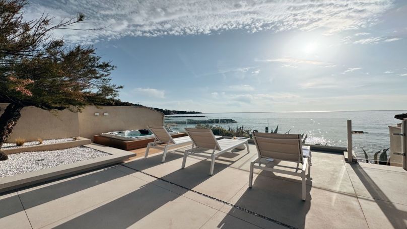 A louer MAISON  CONTEMPORAINE PIEDS DANS L'EAU LES ISSAMBRES