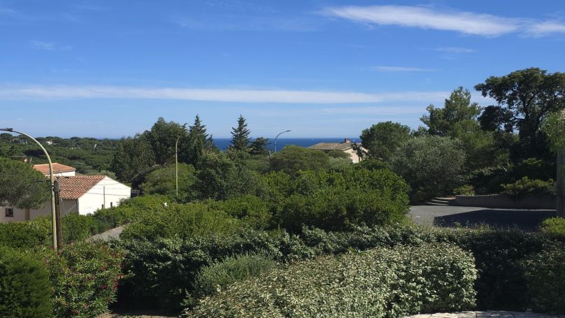 A louer MAISON  DE MAîTRE BORD DE MER LES ISSAMBRES