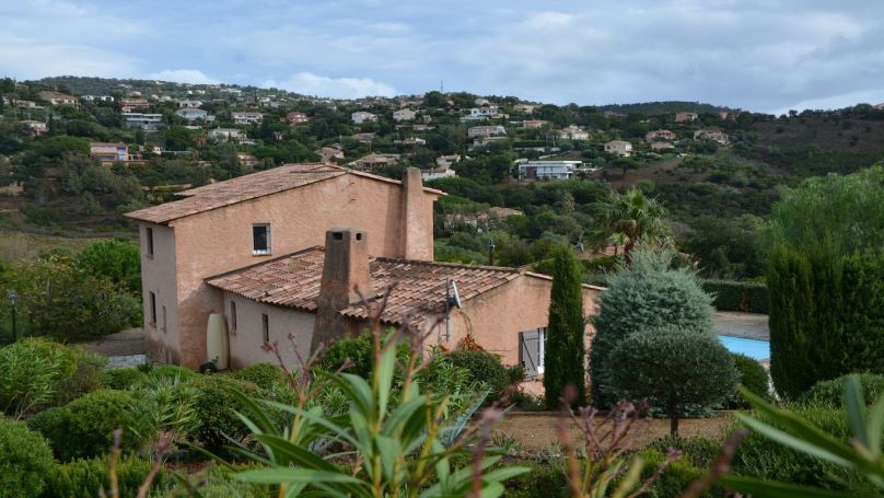 A louer MAISON  DE MAîTRE BORD DE MER LES ISSAMBRES