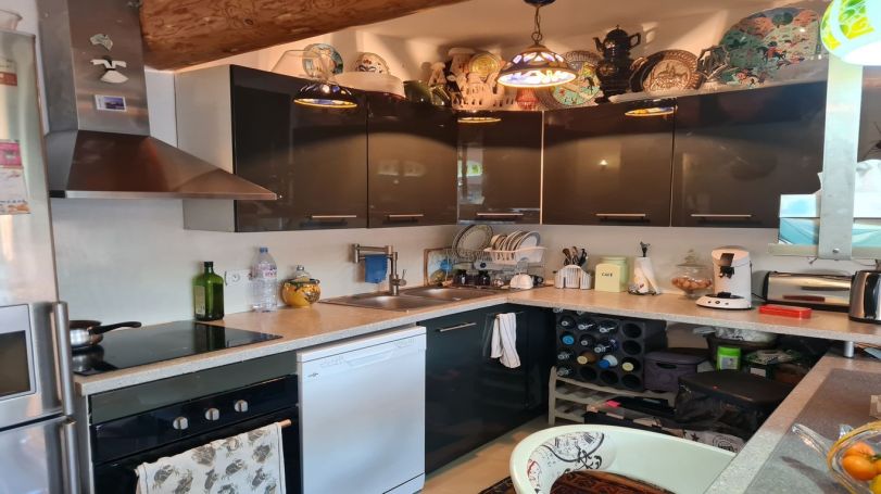 A vendre Cette maison divisee en 2 logements au 1er un joli T2 d'environ 55 m² vue mer et plage a  pieds Sainte Maxime