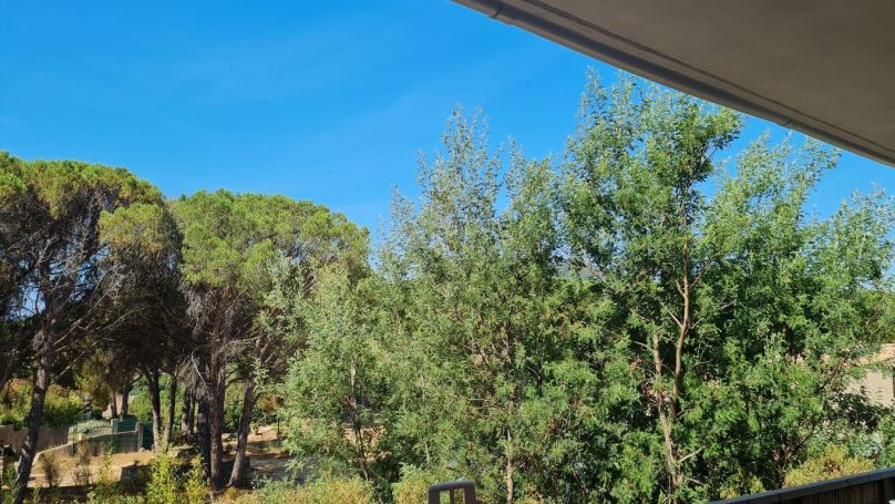 A vendre appartement est en rez de villa uniquement 4 propriÃ©taires et 2 garages Ã  se partager pour rangement 83120 Sainte Maxime