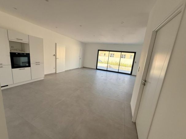 A louer MAISON  4 PIECES 104 M2  GINESTAS