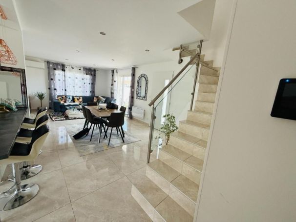 A louer MAISON  5 PIECES 123 M2  PLAISSAN