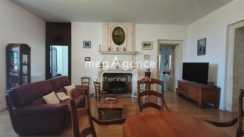 A louer APPARTEMENT  220 M2  SAINTES