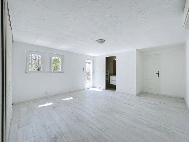 A louer MAISON  6 PIECES 197 M2 BORD DE MER VENCE
