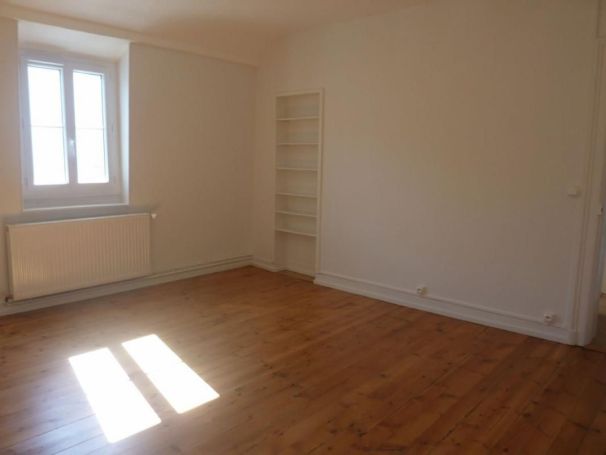 A louer APPARTEMENT T3 92 M2  LISIEUX