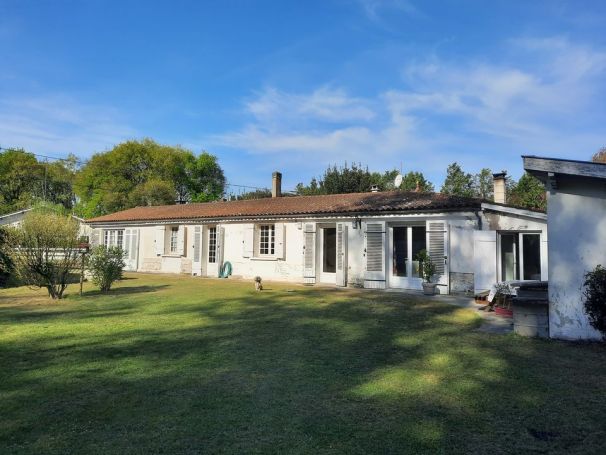 A louer LONGèRE  4 PIECES 154 M2  SAINT VIVIEN DE MEDOC