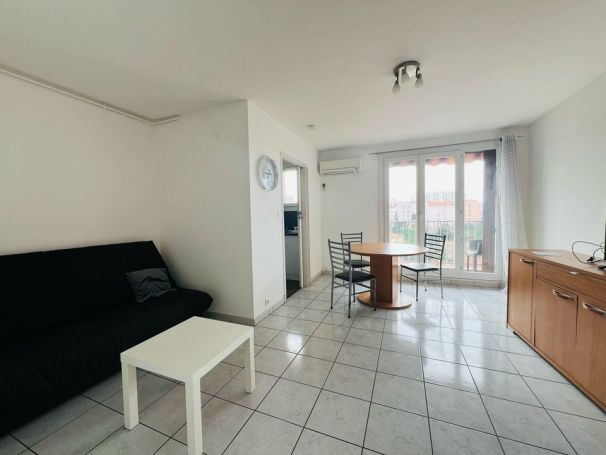 A vendre STUDIO  27 M2 BORD DE MER MARSEILLE 4EME