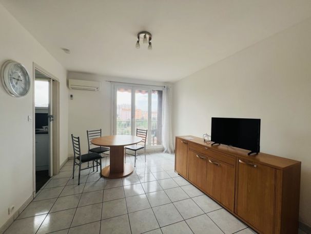 A vendre STUDIO  27 M2 BORD DE MER MARSEILLE 4EME