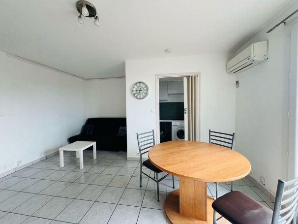 A vendre STUDIO  27 M2 BORD DE MER MARSEILLE 4EME