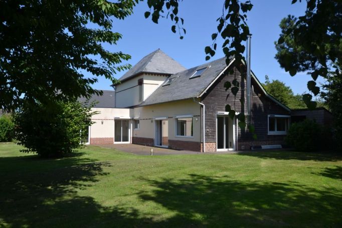 A vendre LONGèRE  8 PIECES 147 M2 BORD DE MER QUIBERVILLE
