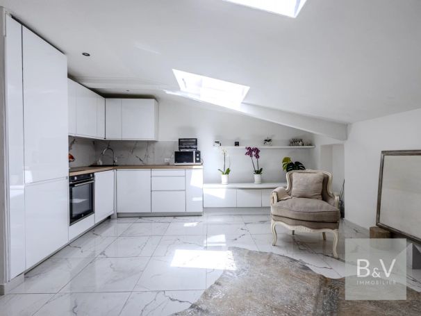 A vendre appartement T2 de 40 m² DERNIER ETAGE carre d'or NICE