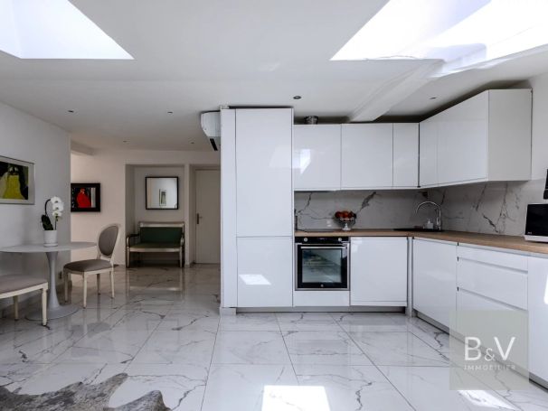 A vendre appartement T2 de 40 m² DERNIER ETAGE carre d'or NICE