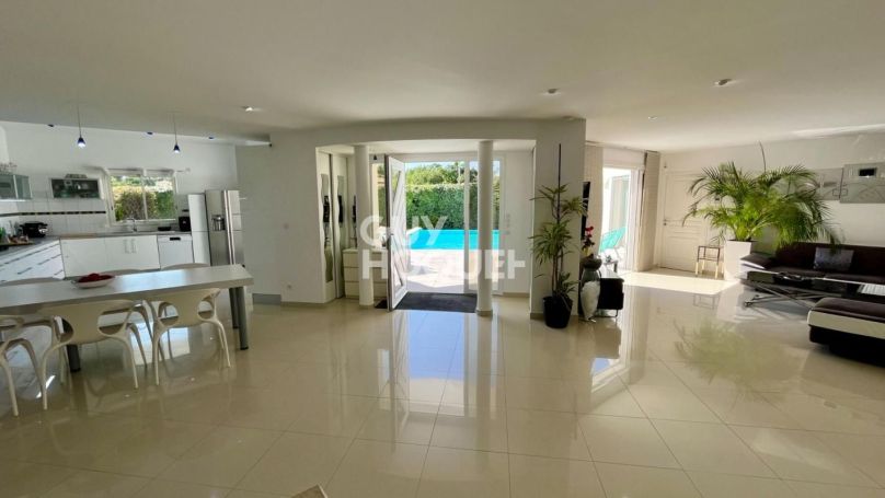 A louer MAISON  6 PIECES 206 M2  JUVIGNAC