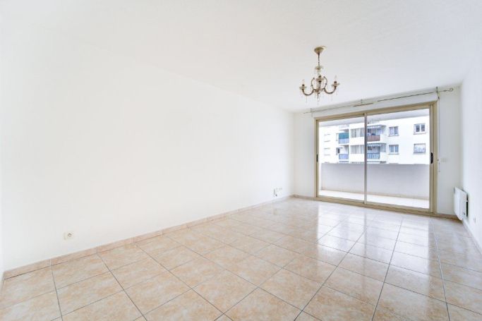 A louer APPARTEMENT T3 68 M2 TERRASSE BORD DE MER NICE