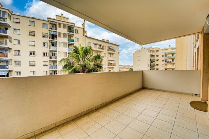 A louer APPARTEMENT T3 68 M2 TERRASSE BORD DE MER NICE