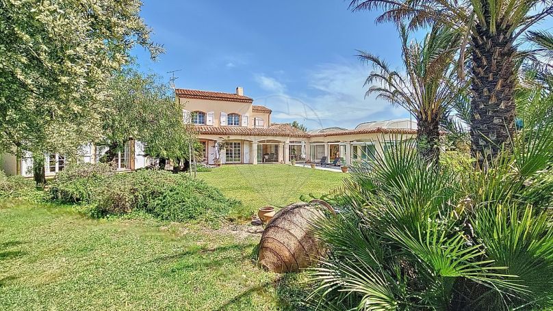 A louer MAISON  8 PIECES 310 M2  SAINT FELIU D AVALL