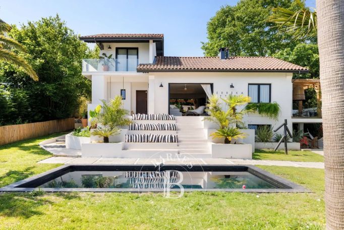 A vendre JOLIE MAISON DE VILLE 5 PIECES 147 M² PISCINE ANGLET