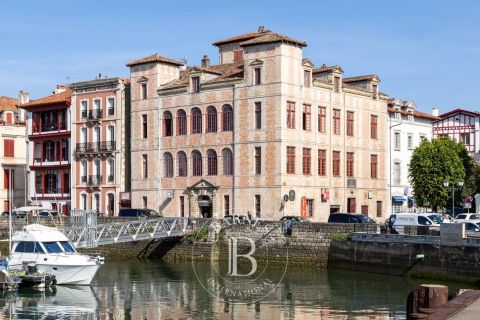 A vendre MAISON DE L'INFANTE 20 PIECES SAINT JEAN DE LUZ