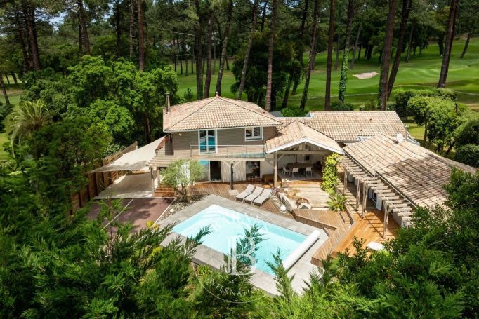 A vendre ELEGANTE VILLA 7 pieces 230 m² SEIGNOSSE GOLF