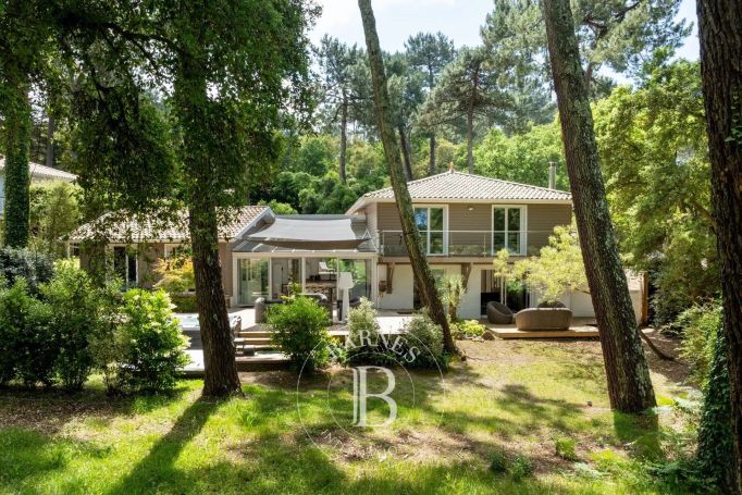 A vendre ELEGANTE VILLA 7 pieces 230 m² SEIGNOSSE GOLF