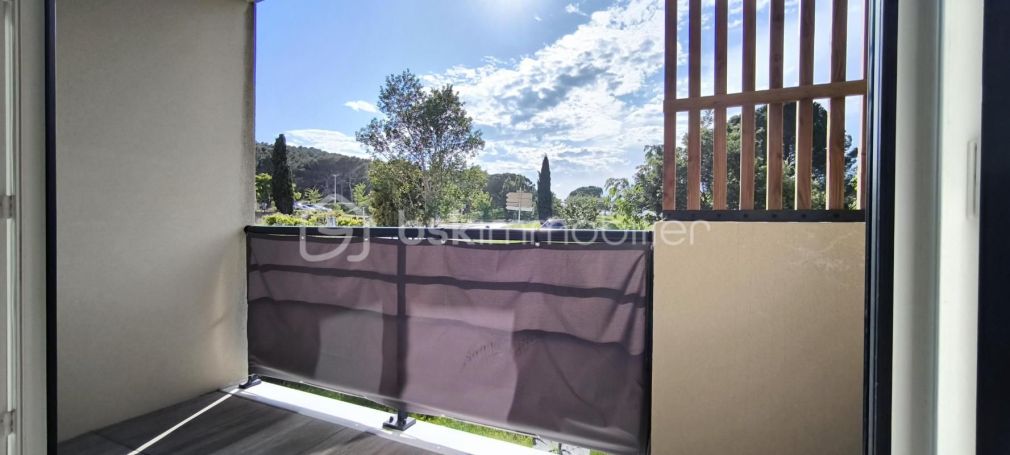 A louer APPARTEMENT T3 61 M2  LA ROQUE D ANTHERON