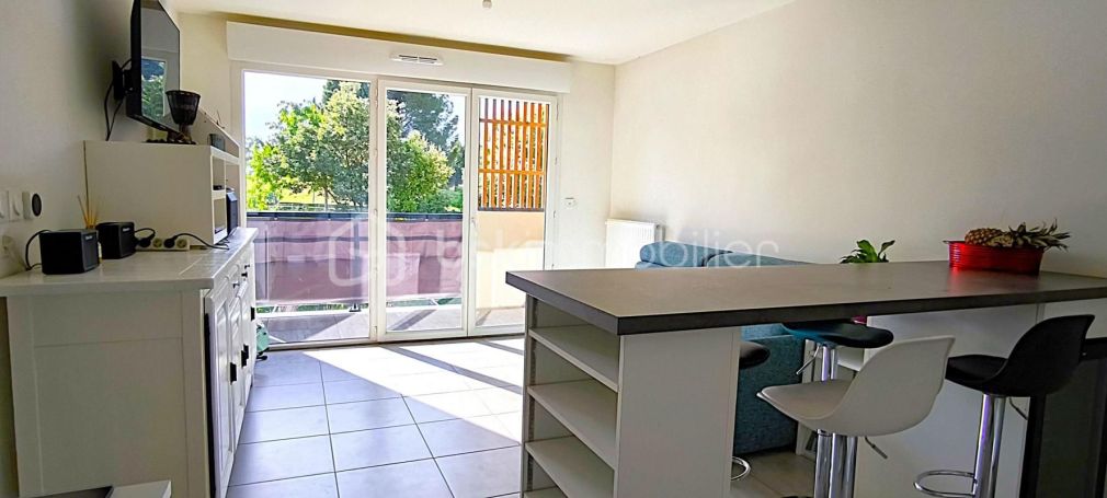 A louer APPARTEMENT T3 61 M2  LA ROQUE D ANTHERON