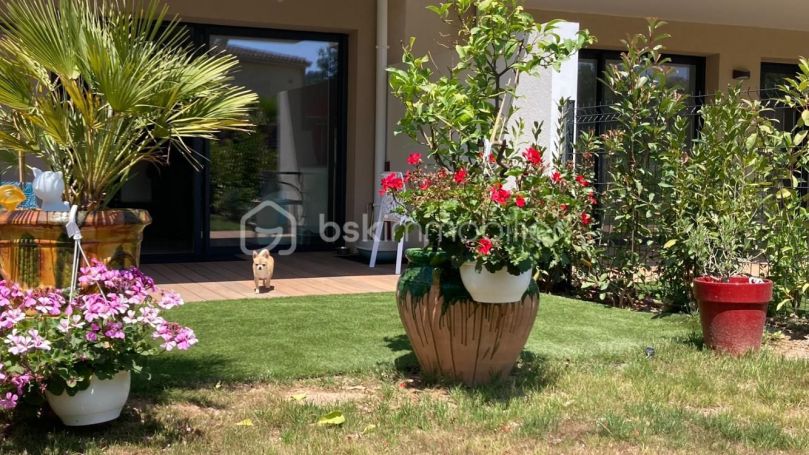 A louer APPARTEMENT DE PRESTIGE T2 49 M2 TERRASSE BORD DE MER SAINT RAPHAEL