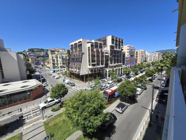 A louer APPARTEMENT DE PRESTIGE T2 55 M2 TERRASSE VUE MER NICE