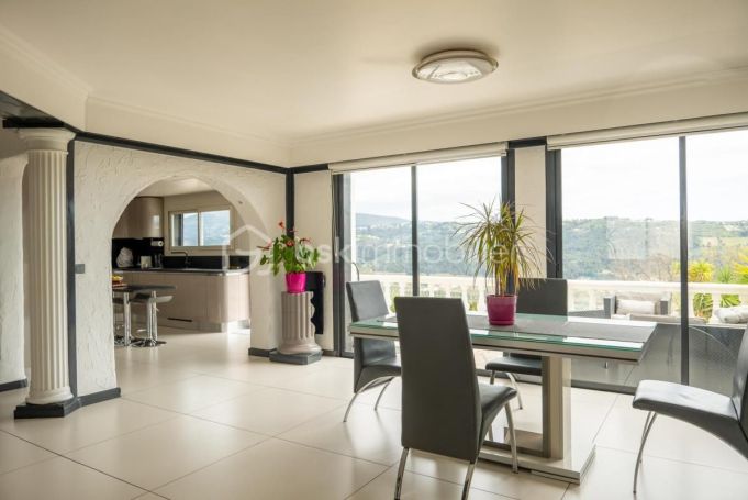 A louer MAISON  6 PIECES 147 M2 BORD DE MER SAINT JEANNET